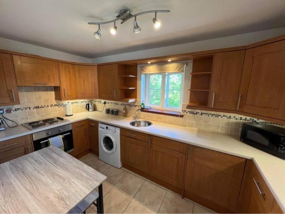 Apartment With Parking, Close To The Raigmore Hospital Inverness Exterior photo